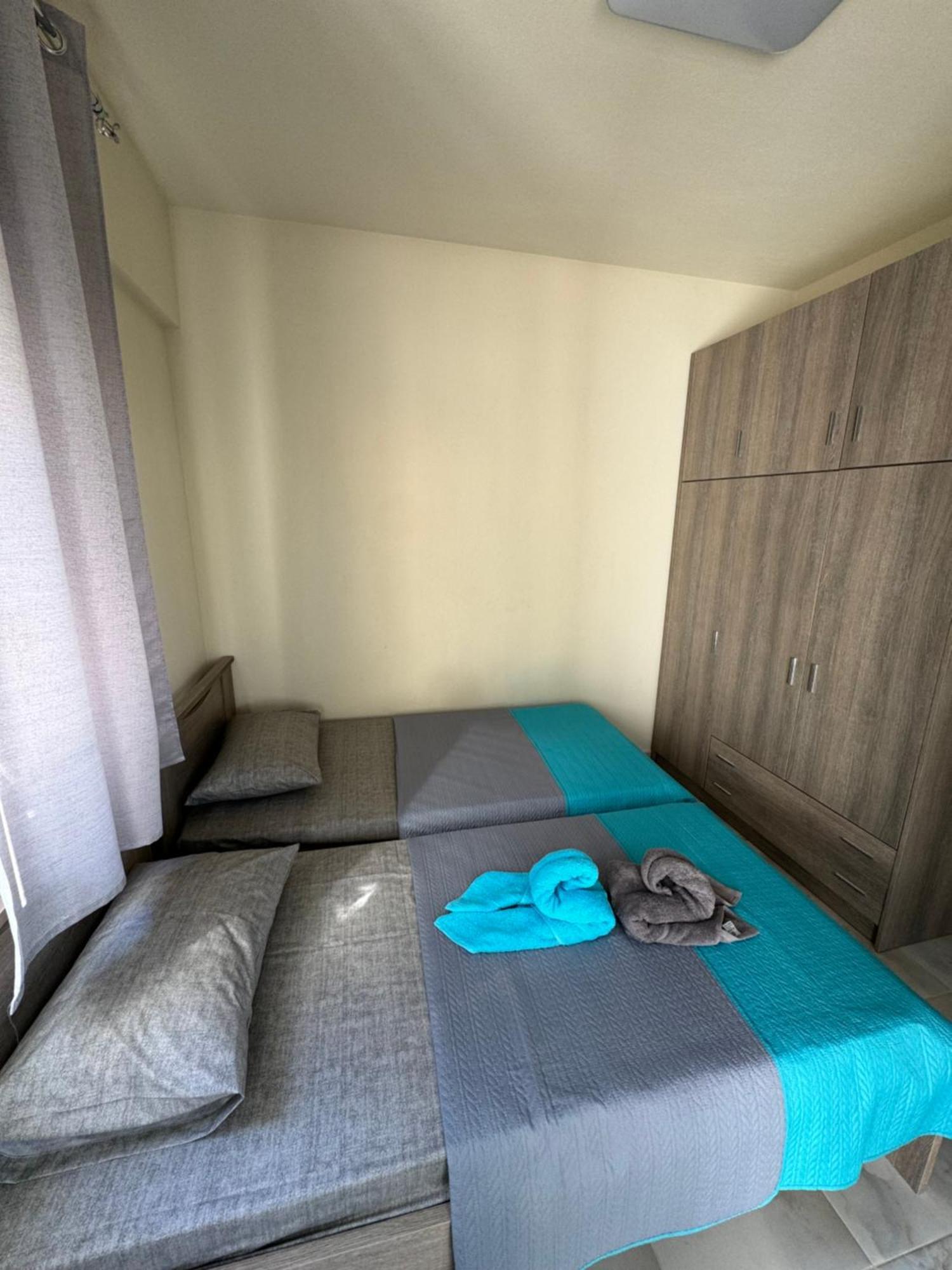 Adoniss Apartmentss Paralia Dionisiou Eksteriør billede